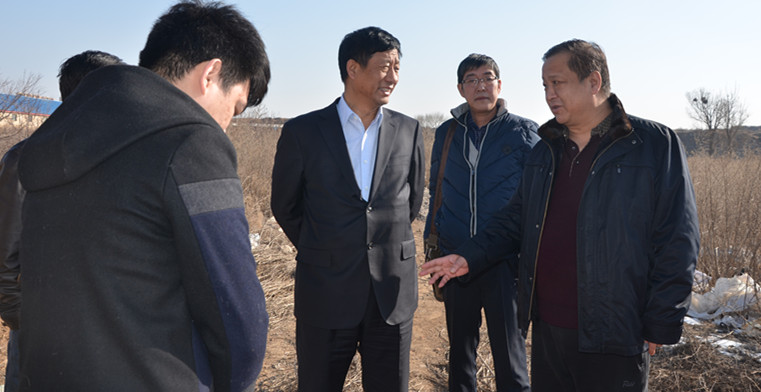 實地察看車站北街的斷頭路。.jpg